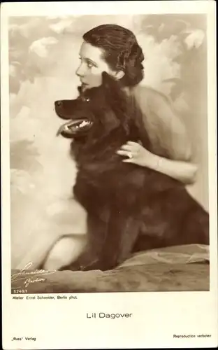Ak Schauspielerin Lil Dagover, Portrait mit Hund