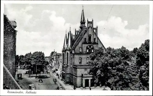 Ak Neumünster a. d. Stör, Straßenpartie am Rathaus