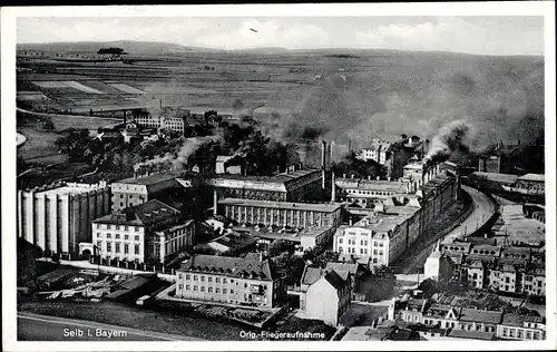 Ak Selb im Kreis Wunsiedel im Fichtelgebirge Oberfranken, Fliegeraufnahme, Fabrikgelände, Panorama 