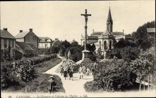 Ak Cabourg Calvados, Le Calvaire et l'Abside de l'Eglise