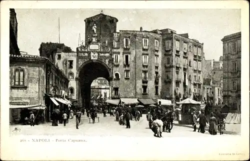 Ak Napoli Neapel Campania Italien, Porta Capuana, Partie am Marktplatz