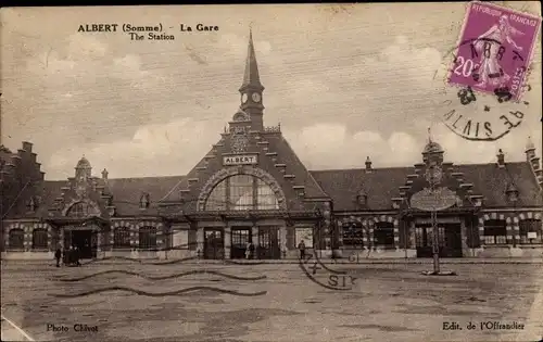 Ak Albert Somme, La Gare, Bahnhof, Straßenseite