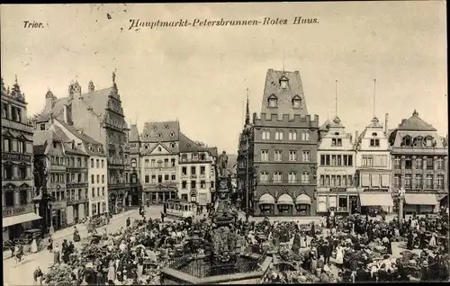 Ak Trier an der Mosel, Hauptmarkt, Petersbrunnen, Rotes Rathaus, Markttreiben, Straßenbahn