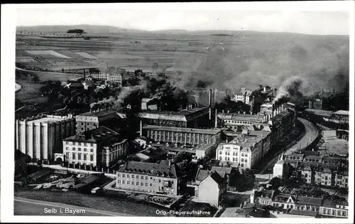 Ak Selb im Kreis Wunsiedel im Fichtelgebirge Oberfranken, Fliegeraufnahme, Fabrikgelände, Panorama 