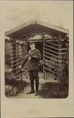Foto Ak Jäger posiert