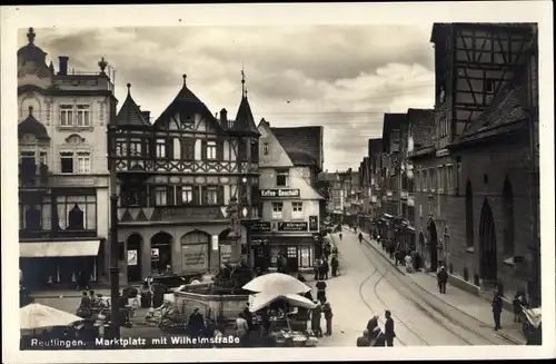 Ak Reutlingen in Württemberg, Marktplatz mit Wilhelmstraße, Brunnen, Uhrmacher Albrecht
