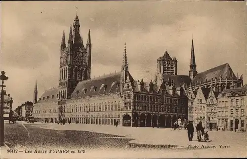 Ak Ypres Ypern Flandern, Les Halles