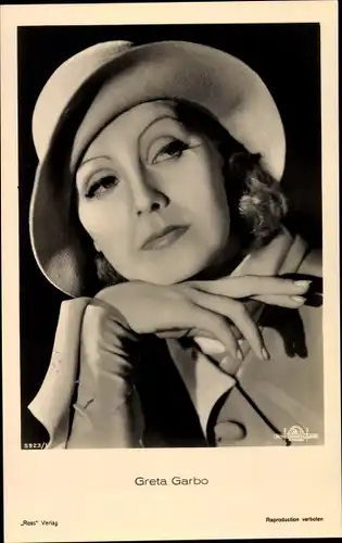 Ak Schauspielerin Greta Garbo, Portrait, Hut