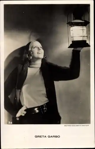 Ak Schauspielerin Greta Garbo, Portrait, Beleuchtung