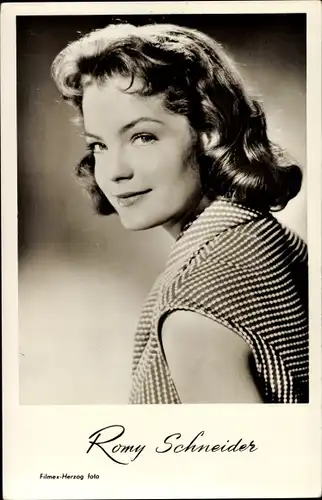 Ak Schauspielerin Romy Schneider, Portrait