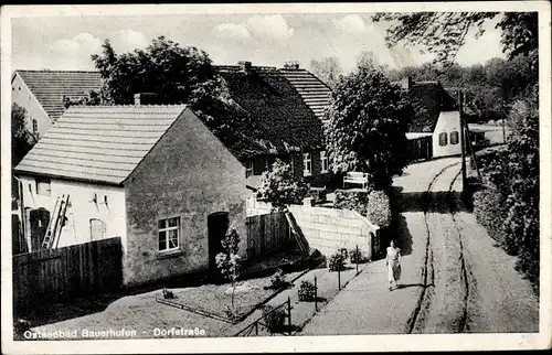 Ak Chłopy Bauerhufen Pommern, Dorfstraße
