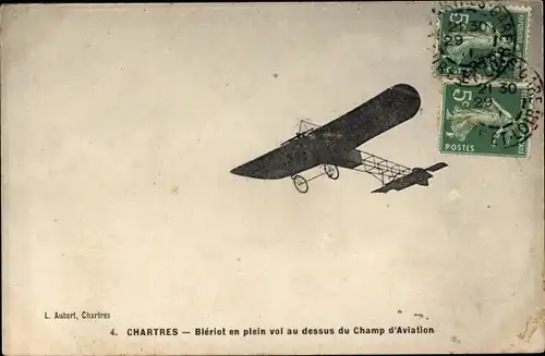 Ak Chartres Eure et Loir, Bleriot en plein vol au dessus du Champ d'Aviation