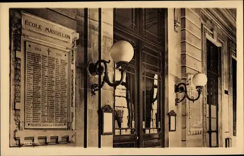 Ak Paris IV, Ecole Massillon, le vestibule, le Monument des Morts