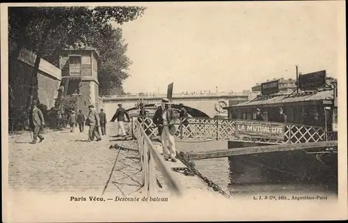 Ak Paris VI., Paris Vécu, Descente de bateau, Schiffsanlegestelle, Angler