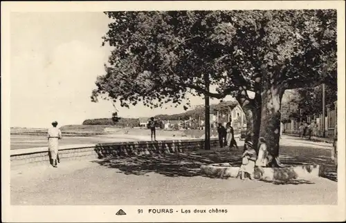 Ak Fouras Charente Maritime, les deux Chênes, Spaziergänger