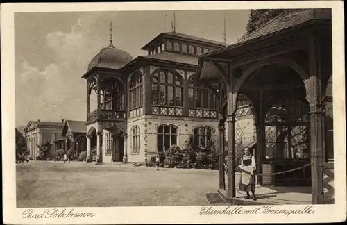 Ak Bad Salzbrunn Schlesien, Elisenhalle mit Kronenquelle