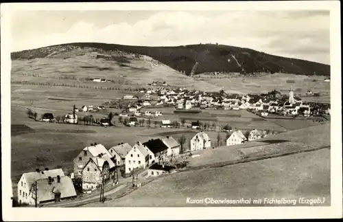 Ak Oberwiesenthal im Erzgebirge, Gesamtansicht, Fichtelberg