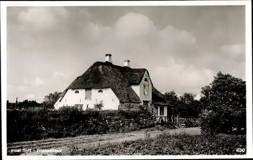 Ak Insel Sylt in Nordfriesland, Friesenhaus, Reetdachhaus