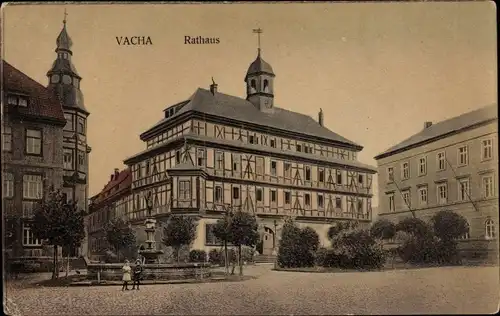 Ak Vacha in der Rhön Thüringen, Rathaus, Brunnen