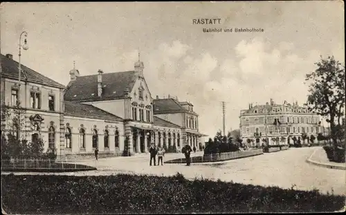 Ak Rastatt im Schwarzwald, Bahnhof, Bahnhofhotel