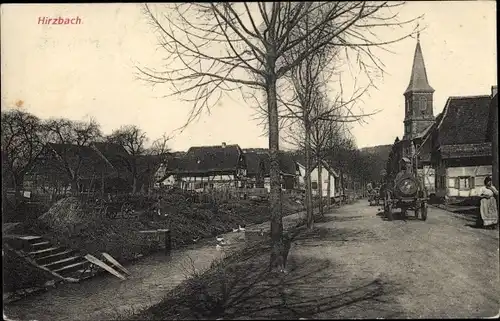 Ak Hirtzbach Hirzbach Elsass Haut Rhin, Ortsansicht, Kirche