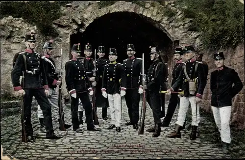 Ak Luxemburg, Soldaten in Uniformen