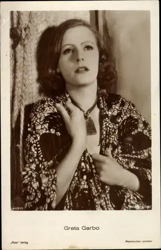 Ak Schauspielerin Greta Garbo, Portrait