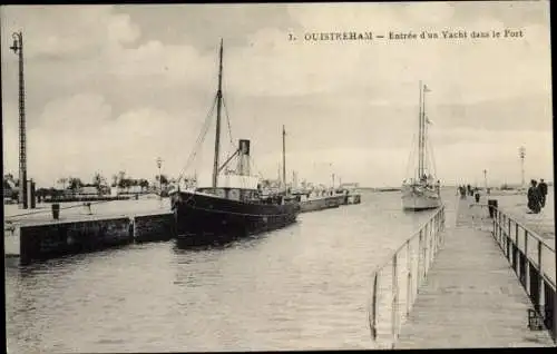 Ak Ouistreham Calvados, Entree d'un Yacht dans le Port