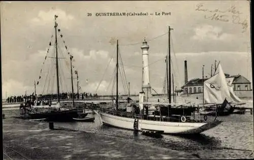 Ak Ouistreham Calvados, Le Port, Leuchtturm