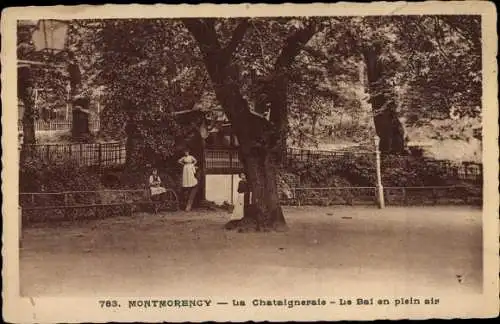 Ak Montmorency CPA 95, Le Bal en Plein Air, des Femmes