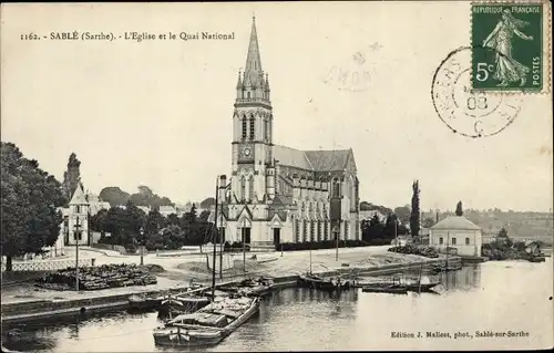 Ak Sablé sur Sarthe, l'Église et le Quai National, Frachtkähne