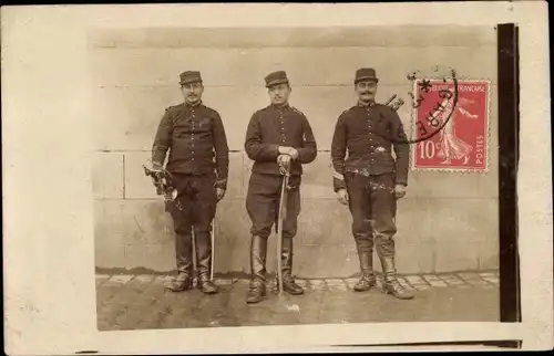 Foto Ak Drei Französische Soldaten in Uniformen