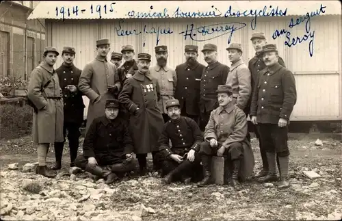 Foto Ak Französische Soldaten in Uniformen, Gruppenaufnahme, Orden, I WK