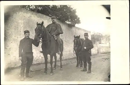 Foto Ak Französische Soldaten in Uniformen, Pferde
