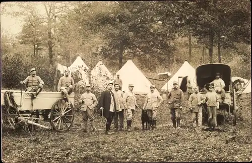 Foto Ak Französische Soldaten in Uniformen, Gruppenaufnahme, Zelte