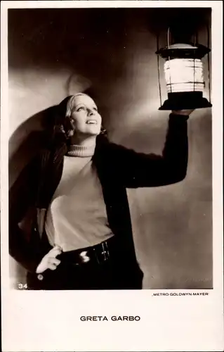 Ak Schauspielerin Greta Garbo, Beleuchtung, Lampe