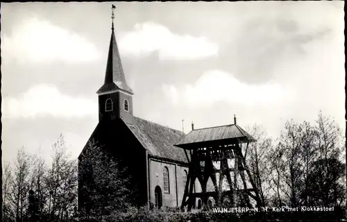 Ak Wijnjeterp Friesland Niederlande, N. H. Kerk met Klokkestoel