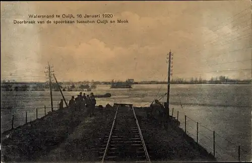 Ak Cuijk Nordbrabant, Watersnood 1920, Doorbraak van de spoorbaan tusschen Cuijk en Moek