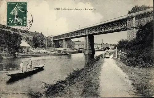 Ak Segré Maine et Loire, Uferpartie, Le Viaduc, Brücke, Ruderboot