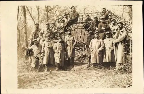 Foto Ak Französische Soldaten, Unterstand im Bau