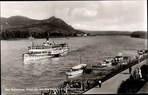 Ak Bad Godesberg Bonn am Rhein, Rheinufer mit Drachenfels und Wolkenburg, Salondampfer