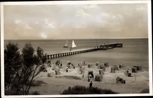 Foto Ak Ostseebad Timmendorfer Strand, Blick auf die Seebrücke