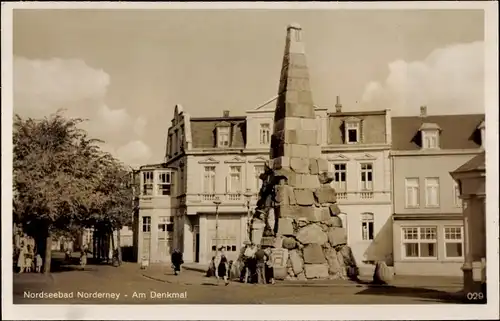 Ak Norderney in Ostfriesland, Am Denkmal