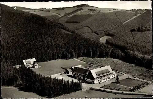 Ak Oberkirchen Schmallenberg im Sauerland, Hotel Hoher Knochen, Luftbild