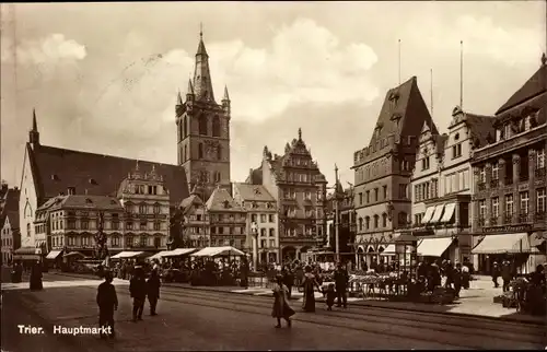 Ak Trier an der Mosel, Hauptmarkt, Petersbrunnen, Rotes Rathaus, Markttreiben