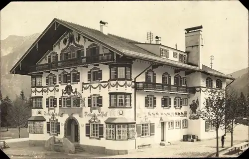 Ak Schliersee im Kreis Miesbach Oberbayern, Blick auf das Neuhaus zur Post, Fachwerkhaus