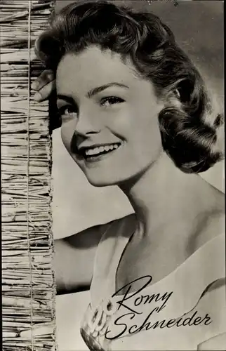 Ak Schauspielerin Romy Schneider, Portrait