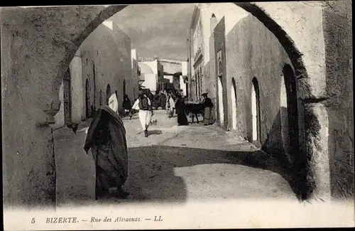 Ak Bizerte Tunesien, Rue des Aissaouas, Straßenpartie, Esel, Passanten