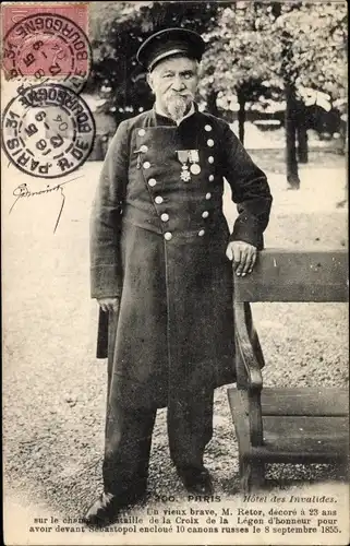 Ak Paris VII., Hotel des Invalides, Veteran in Uniform, Orden