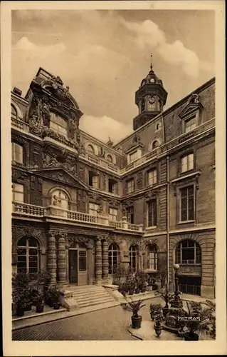 Ak Paris VII., Ecole Massillon, La cour d'honneur et le clocheton
